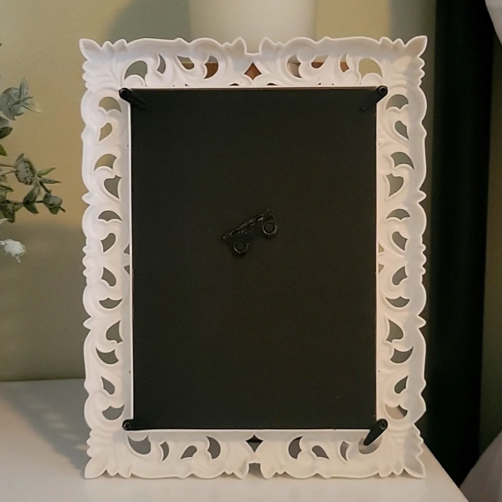 Lightweight White Rectangular Mirror with Plastic Frame (9x7in)